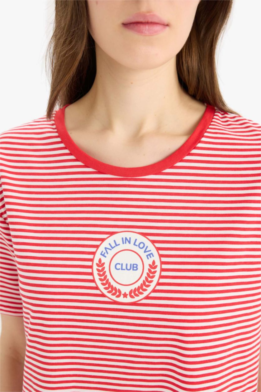 Woman Red Fall in Love Striped Crew Neck Short Sleeve Nightgown