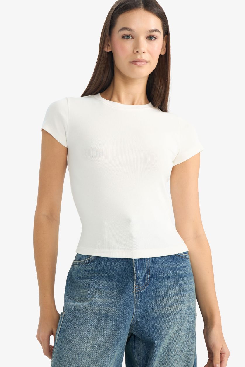 Woman White Slim Fit Crew Neck Ribbed Short Sleeve T-Shirt