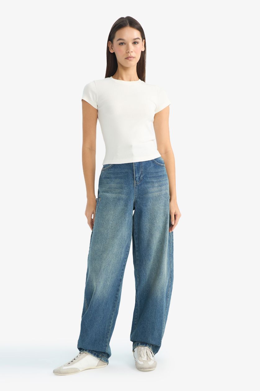 Woman White Slim Fit Crew Neck Ribbed Short Sleeve T-Shirt