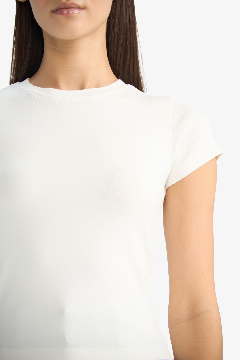 Woman White Slim Fit Crew Neck Ribbed Short Sleeve T-Shirt