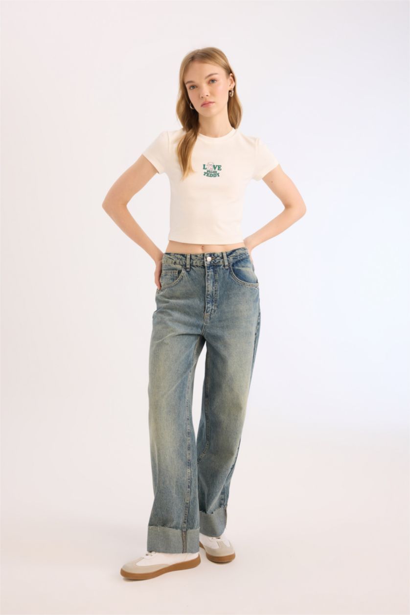 Woman White Slim Fit Embroidered Ribana Short Sleeve T-Shirt