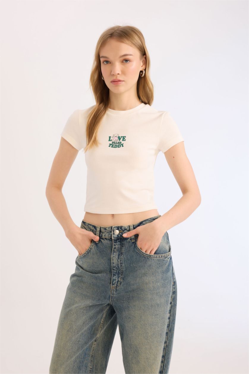 Woman White Slim Fit Embroidered Ribana Short Sleeve T-Shirt