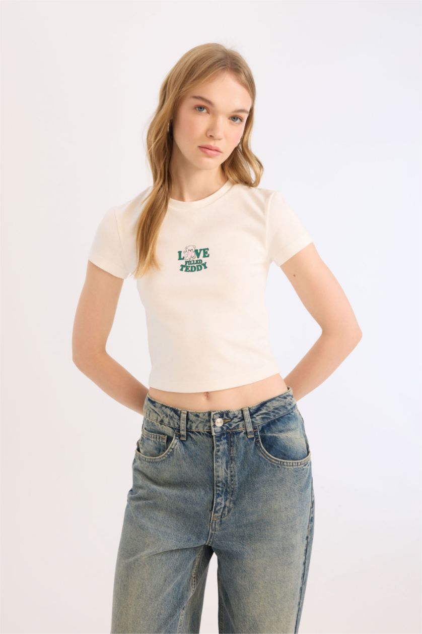 Woman White Slim Fit Embroidered Ribana Short Sleeve T-Shirt