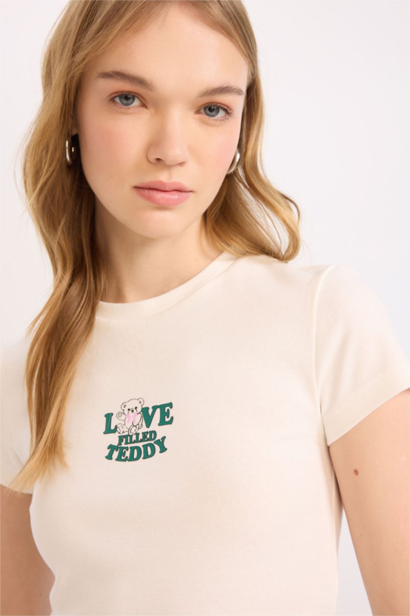 Woman White Slim Fit Embroidered Ribana Short Sleeve T-Shirt