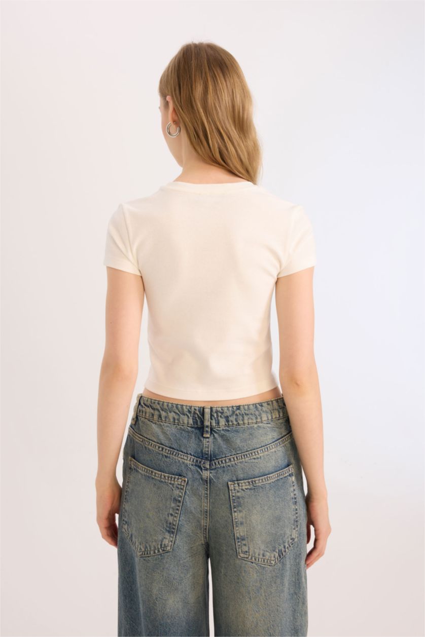 Woman White Slim Fit Embroidered Ribana Short Sleeve T-Shirt