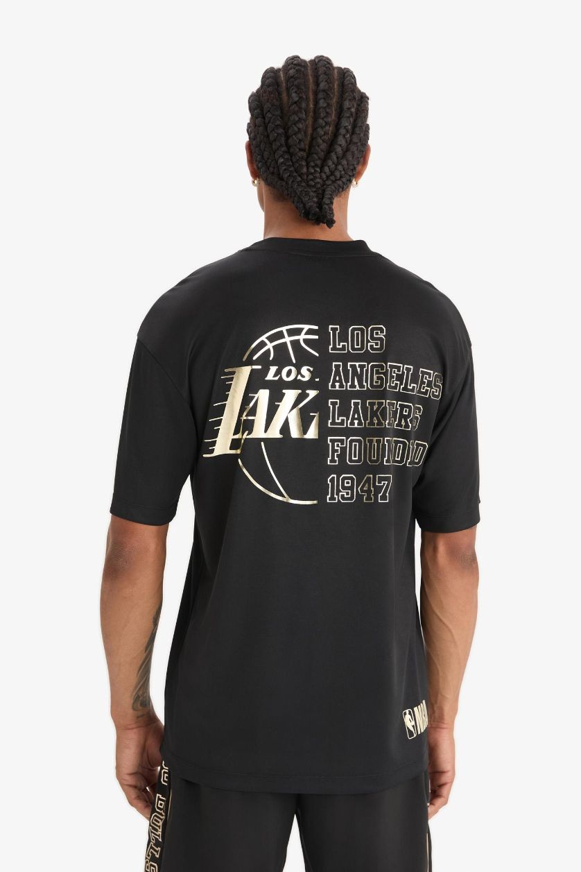 Erkek Siyah NBA Los Angeles Lakers Boxy Fit Bisiklet Yaka Sırt Baskılı Kısa Kollu Tişört