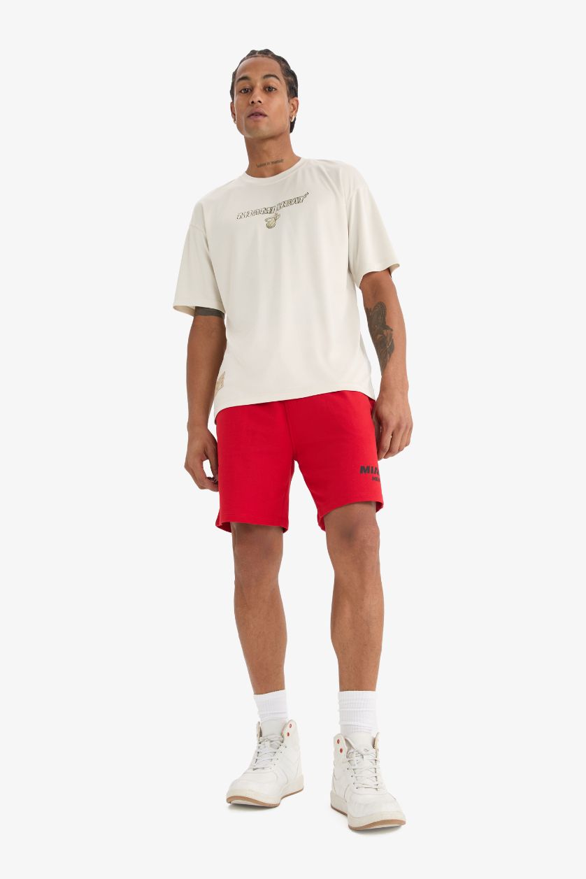 Erkek Taş NBA Miami Heat Boxy Fit Bisiklet Yaka Sırt Baskılı Kısa Kollu Tişört