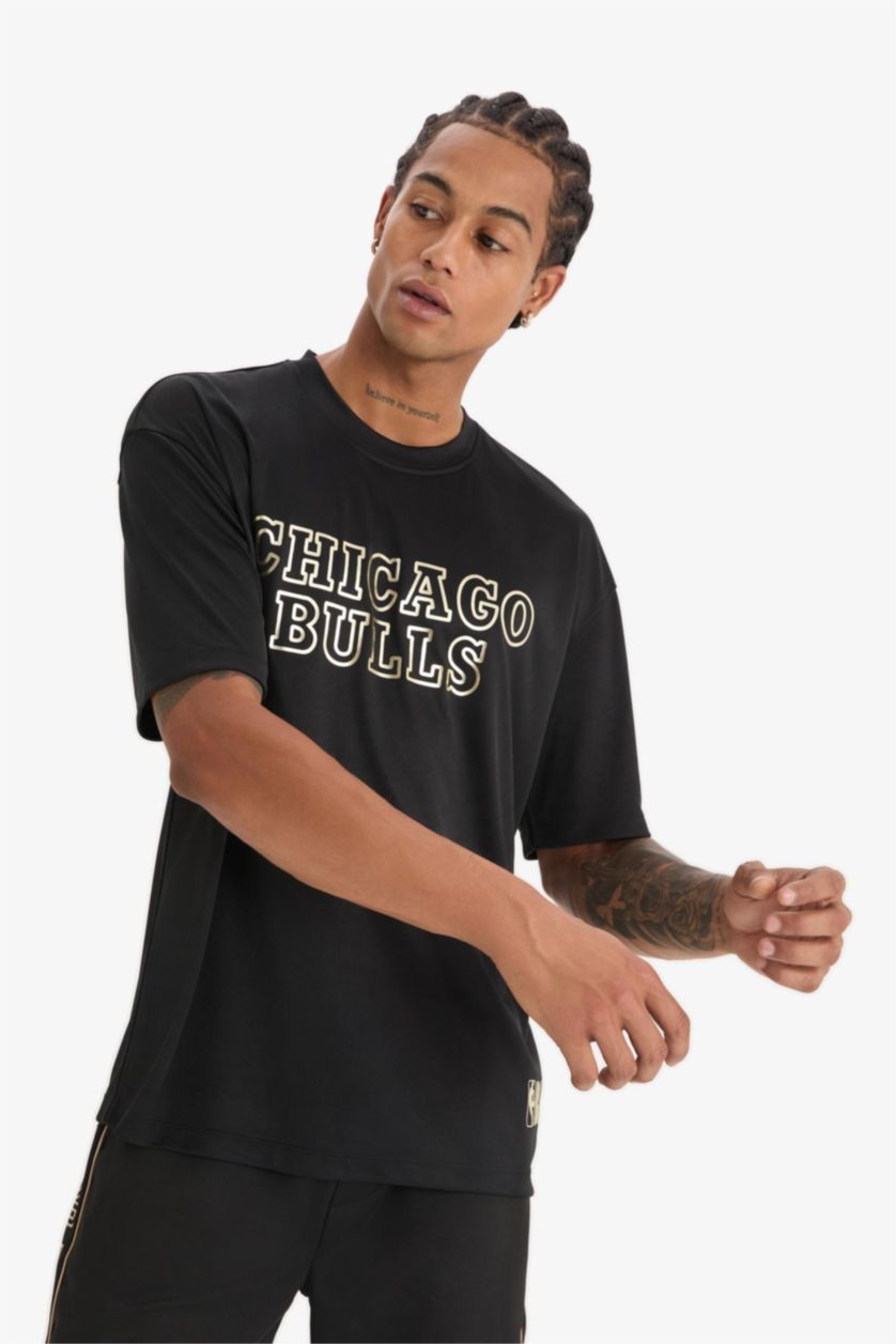 Erkek Siyah NBA Chicago Bulls Oversize Geniş Kalıp Bisiklet Yaka Sırt Baskılı Kısa Kollu Tişört