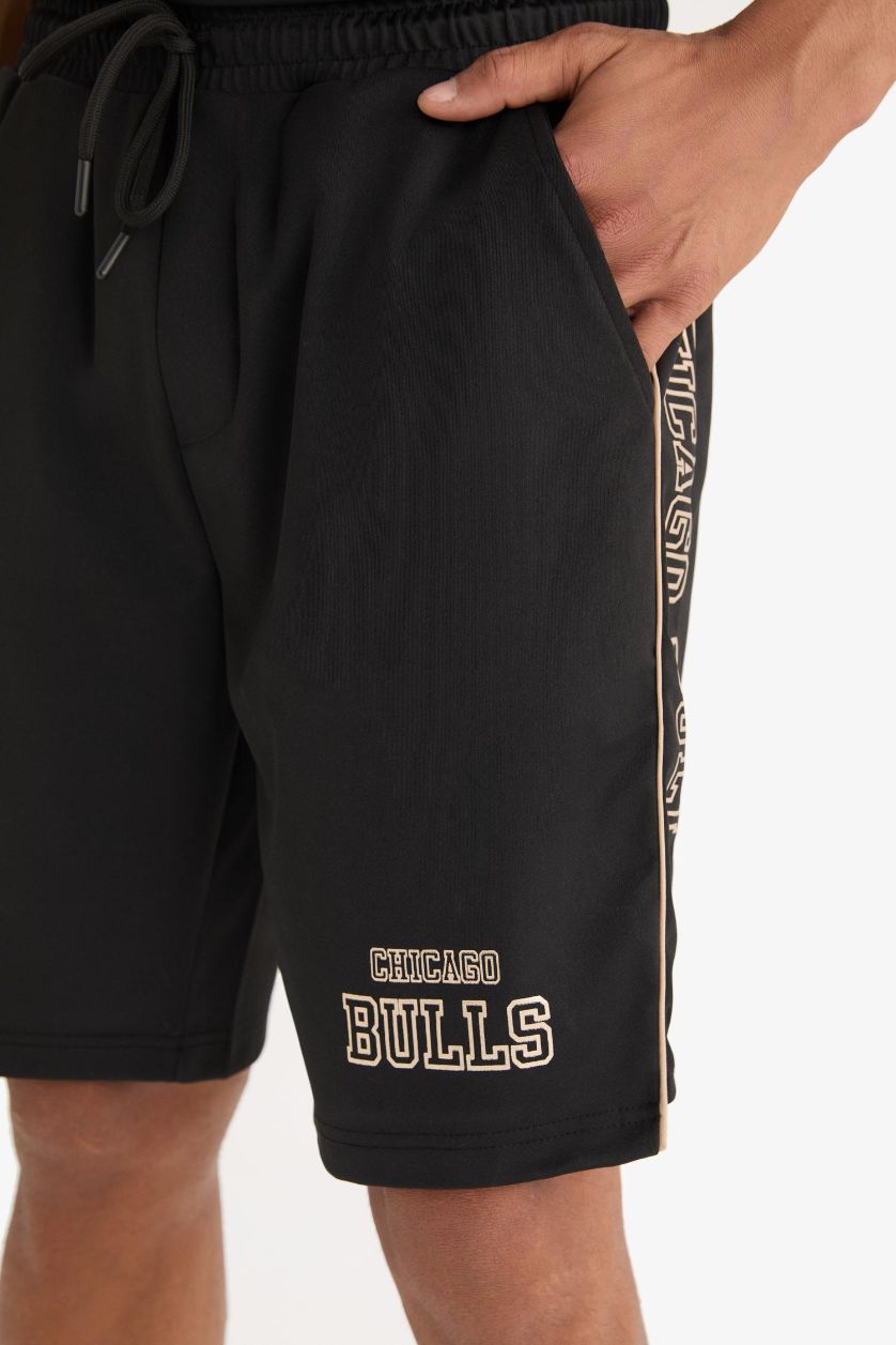 Erkek Siyah NBA Chicago Bulls Standart Fit Kısa Paça Şort