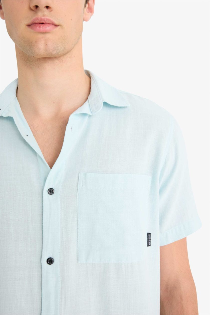 رجال أزرق فاتح قميص نص ردن قطن قصة عادية