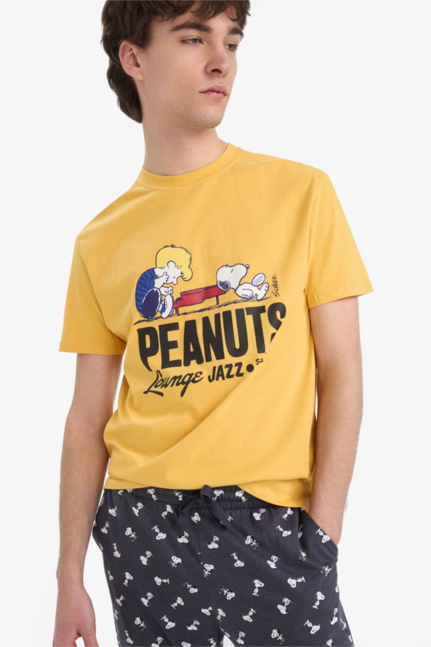 Man Yellow Snoopy Regular Fit Short Sleeve 2 Piece Set