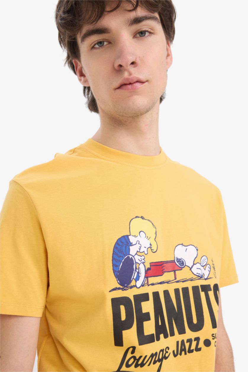 Man Yellow Snoopy Regular Fit Short Sleeve 2 Piece Set