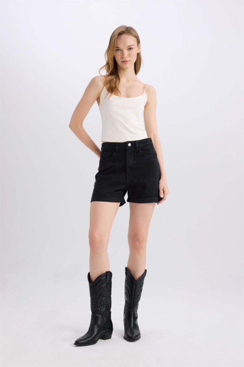 Kadın Siyah Mom Fıt Yüksek Bel Katlamalı Paça Jean Şort