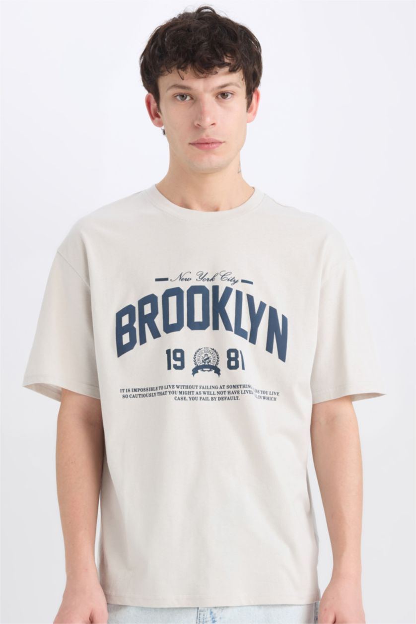 رجال رمادي فاتح تيشيرت نص كم أوفر سايز مطبوع برقبة مستديرة