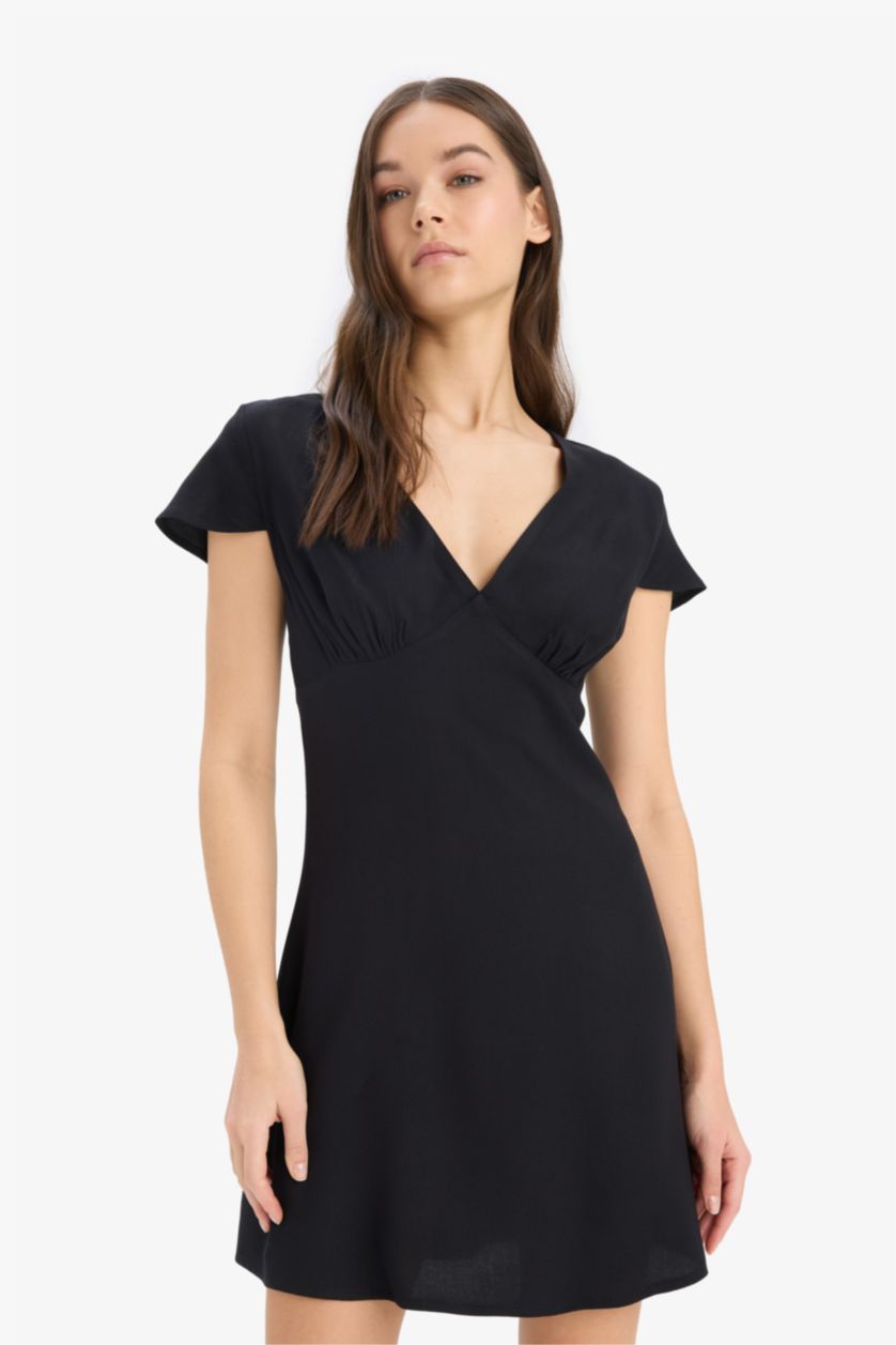 Женщины Черный Мини-платье с короткими рукавами и V-образным вырезом из марокенового материала