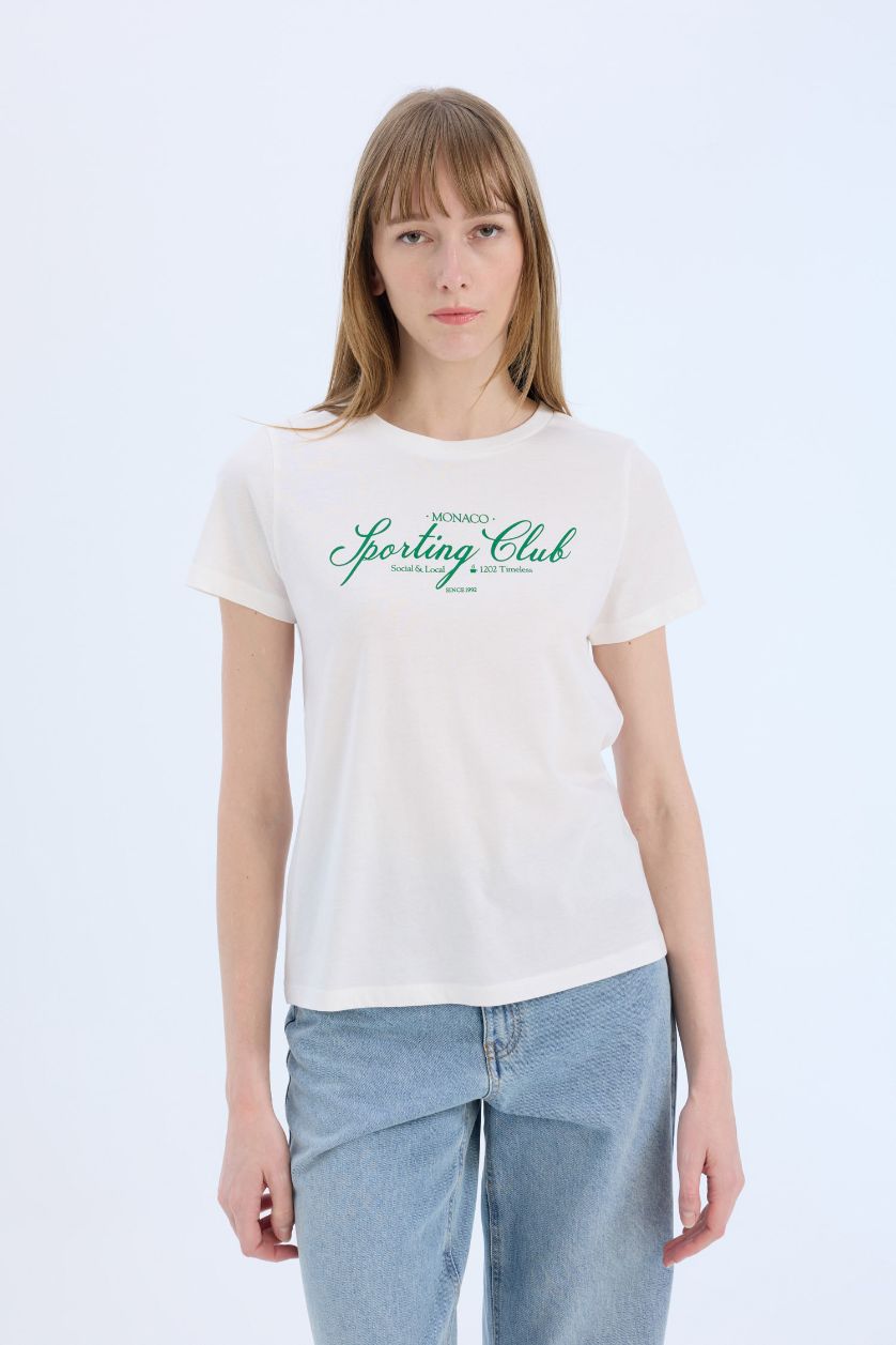 نساء بيج فاتح تيشيرت نص ردن بطبعة شعار قصة عادية بياخة مستديرة