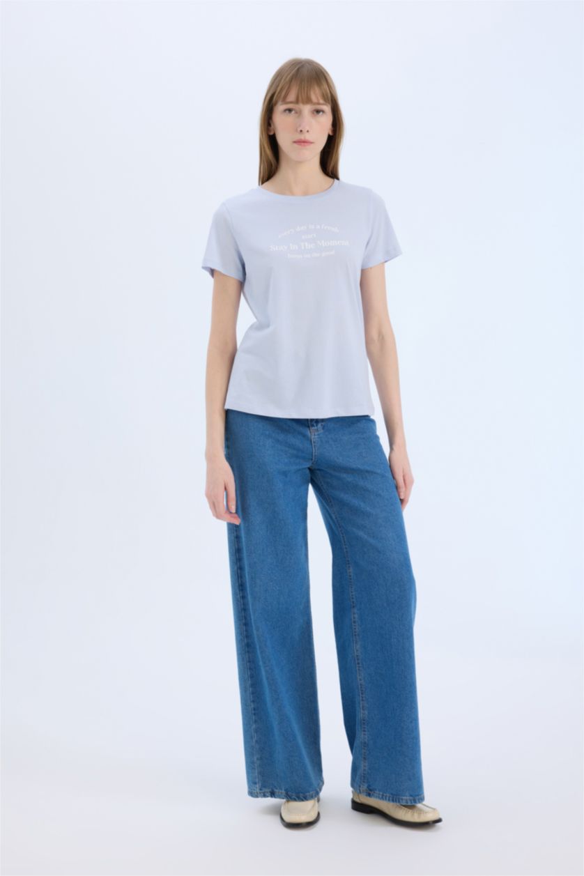 نساء أزرق فاتح تي شيرت بطبعة شعار قصة عادية بياقة مستديرة