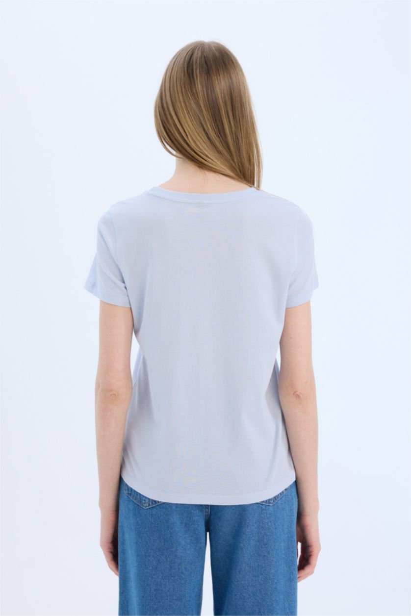 نساء أزرق فاتح تي شيرت بطبعة شعار قصة عادية بياقة مستديرة