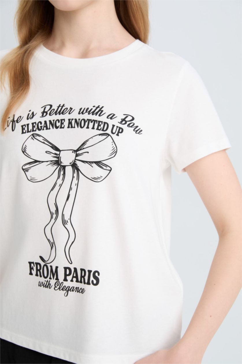 نساء اوف وايت تيشيرت نص كم مطبوع قصة عادية  برقبة مستديرة