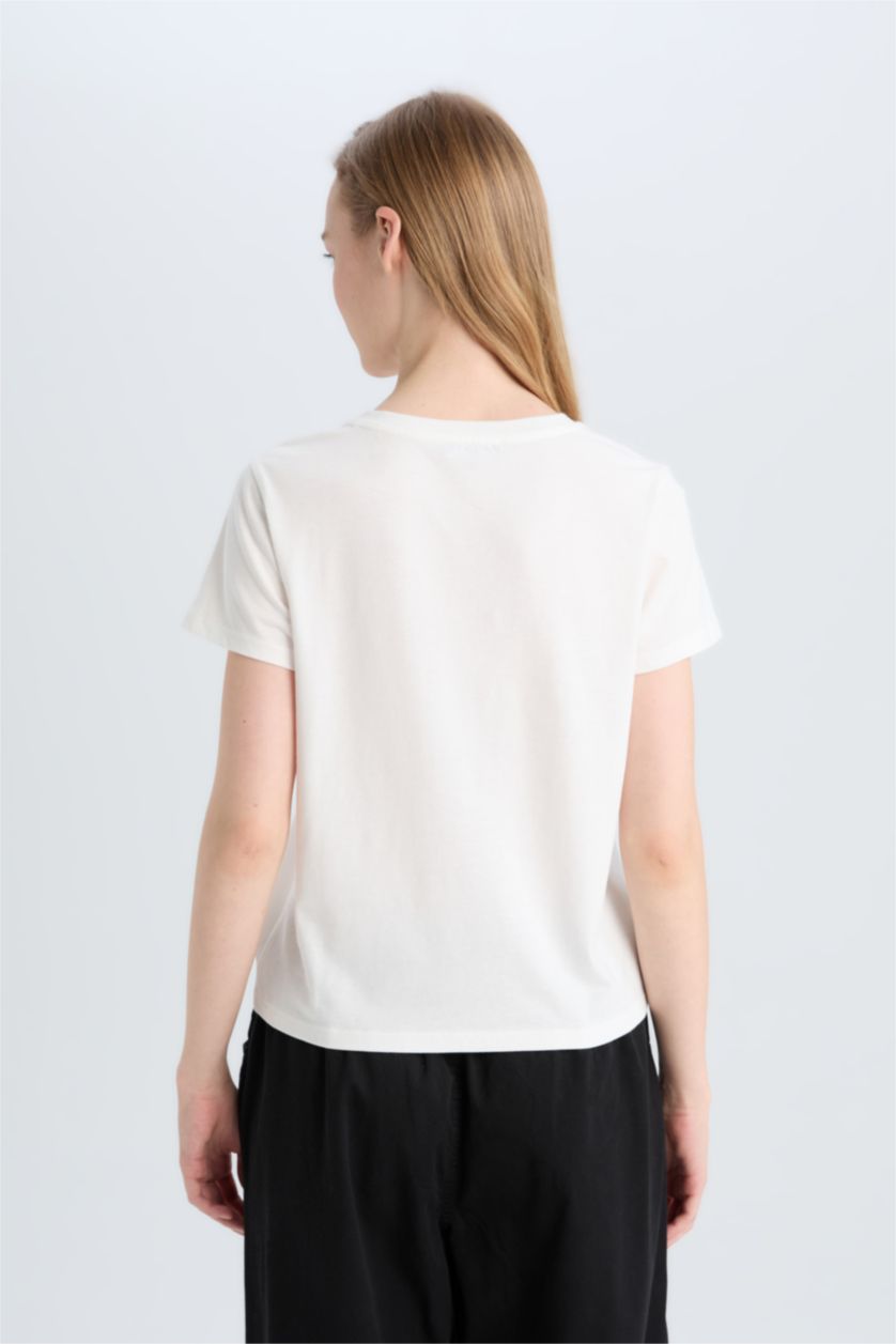 نساء اوف وايت تيشيرت نص كم مطبوع قصة عادية  برقبة مستديرة