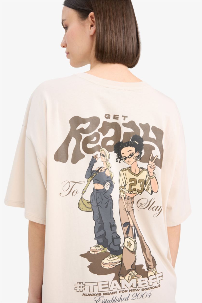 Kadın Bej Oversize Geniş Kalıp Bisiklet Yaka Sırt Baskılı Kısa Kollu Tişört