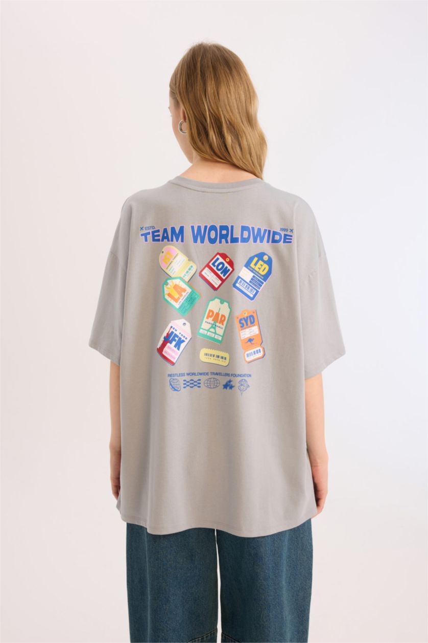 Kadın Gri Oversize Geniş Kalıp Bisiklet Yaka Sırt Baskılı Kısa Kollu Tişört