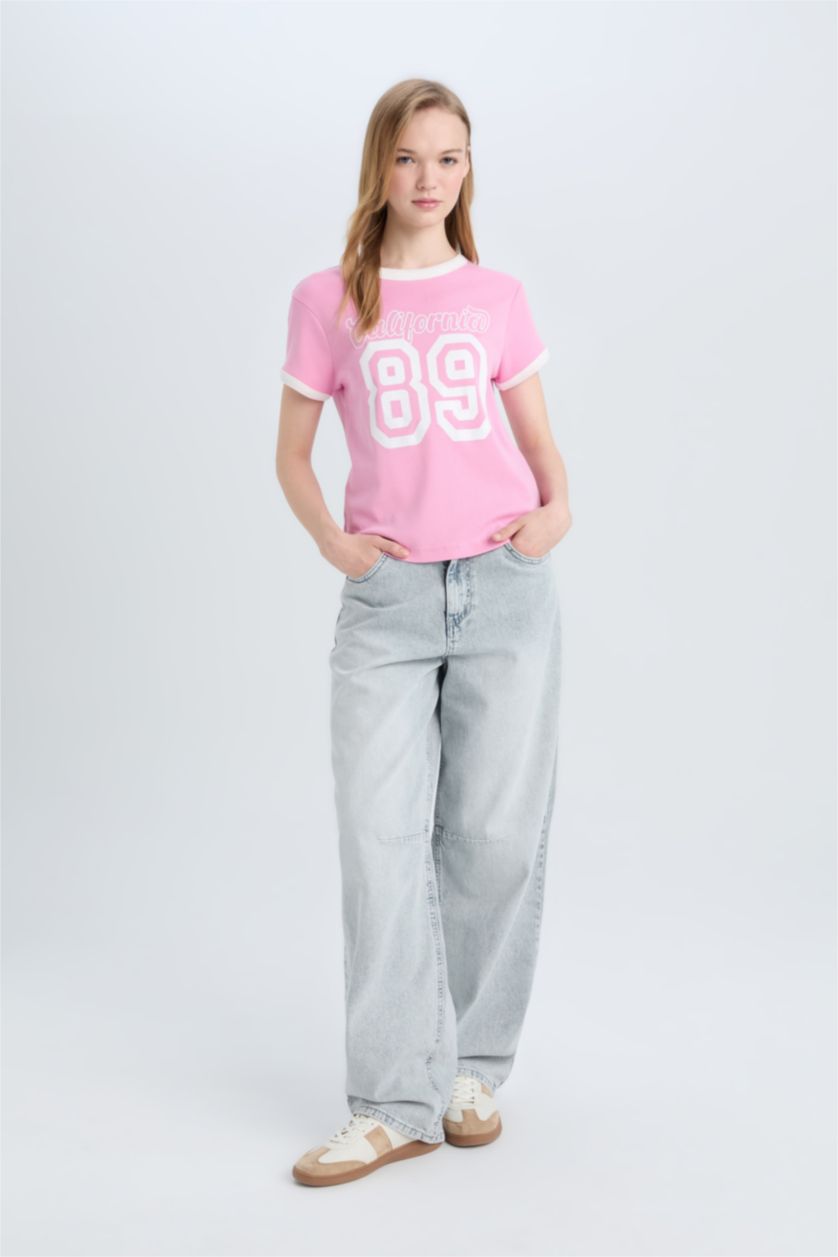 Kadın Pembe Regular Fit Bisiklet Yaka Baskılı Ribana Kısa Kollu Tişört