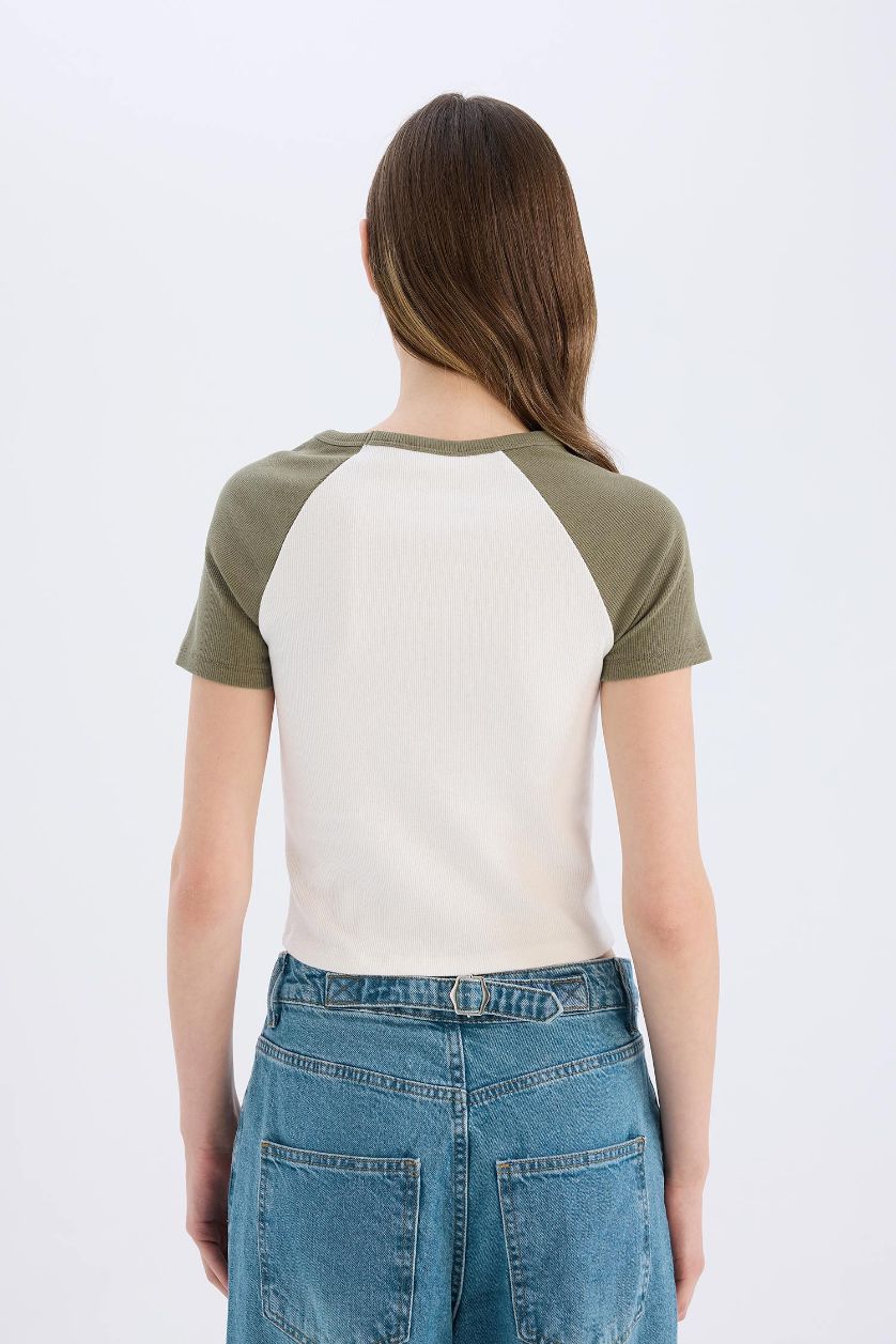 Kadın Haki Fitted Bisiklet Yaka Baskılı Fitilli Kaşkorse Kısa Kollu Tişört