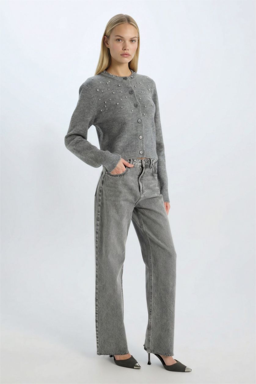 Kadın Gri Melanj Regular Fit Bisiklet Yaka Düğmeli Taşlı Triko Hırka