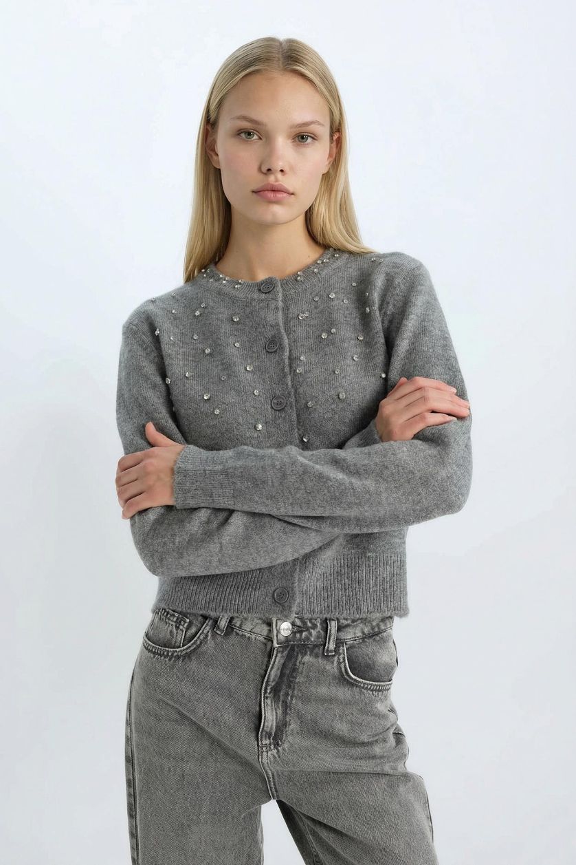 Kadın Gri Melanj Regular Fit Bisiklet Yaka Düğmeli Taşlı Triko Hırka