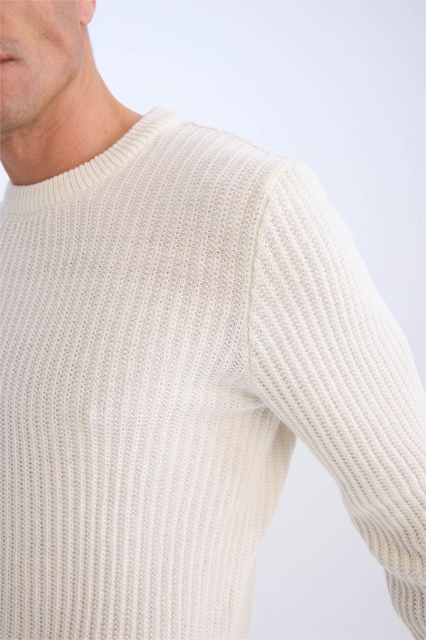 Erkek Ekru Standart Fit Bisiklet Yaka Dokulu Triko Kazak