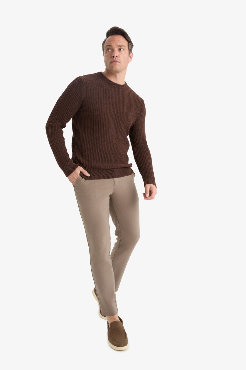 Erkek Kahve Standart Fit Bisiklet Yaka Basic Dokulu Triko Kazak