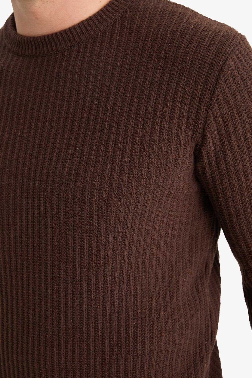 Erkek Kahve Standart Fit Bisiklet Yaka Basic Dokulu Triko Kazak