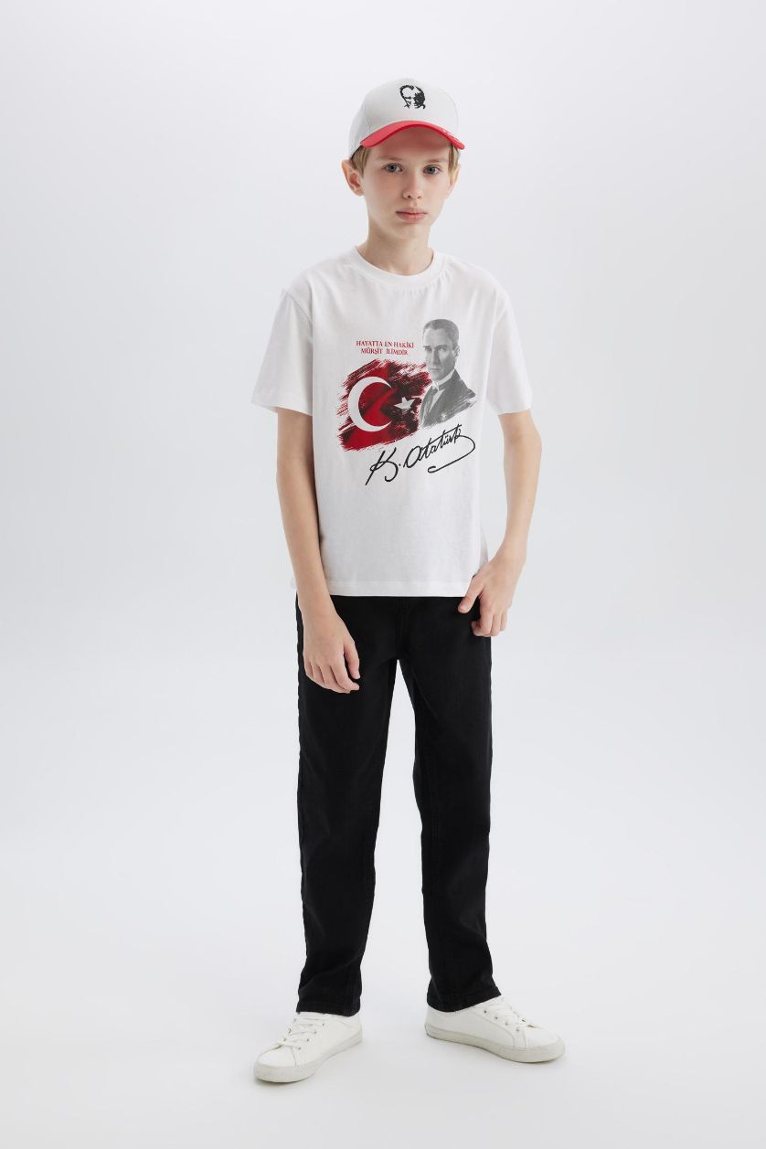 Erkek Çocuk - Genç Erkek Beyaz Bisiklet Yaka Atatürk Baskılı Kısa Kollu Tişört Erkek Çocuk
