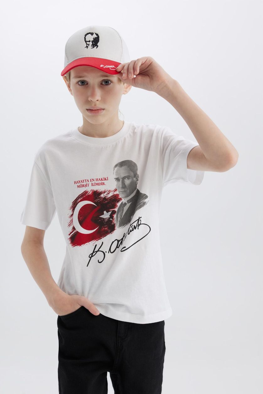 Erkek Çocuk - Genç Erkek Beyaz Bisiklet Yaka Atatürk Baskılı Kısa Kollu Tişört Erkek Çocuk