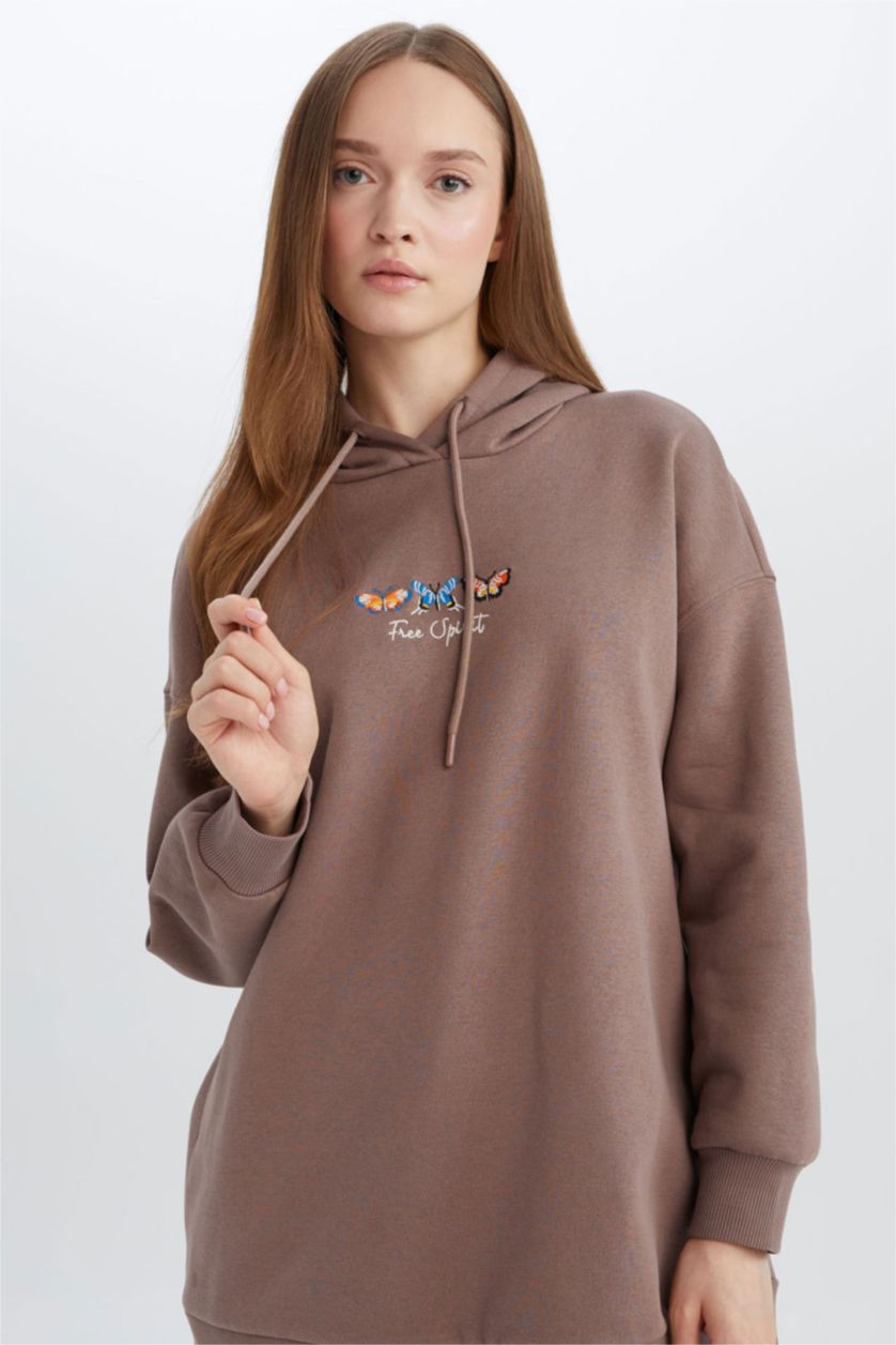 Kadın Açık Kahve Relax Fit Kapüşonlu Baskılı İçi Yumuşak Tüylü Kalın Sweatshirt Tunik
