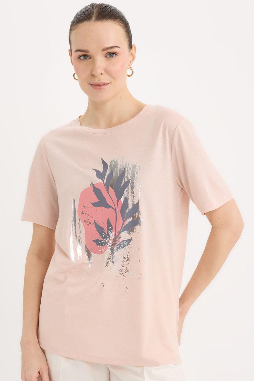 حريمي زهري تيشيرت قصة عادية بطبعة شعار برقبة مستديرة