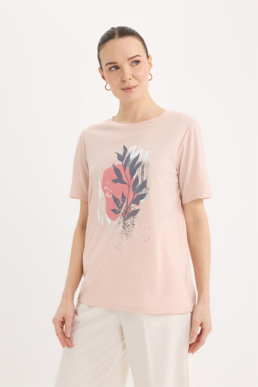 حريمي زهري تيشيرت قصة عادية بطبعة شعار برقبة مستديرة