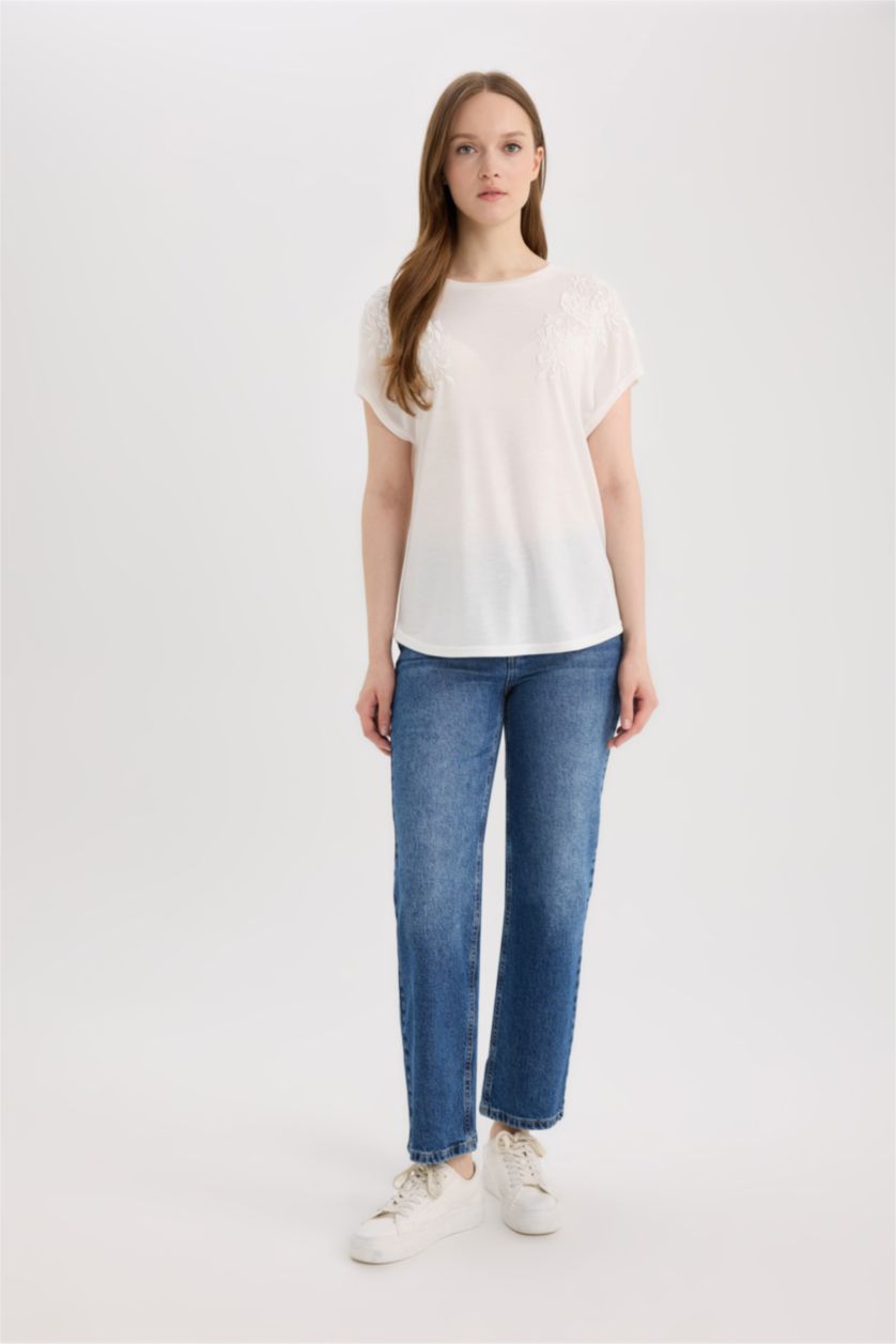 حريمي بيج فاتح Regular Fit Short Sleeve T-Shirt