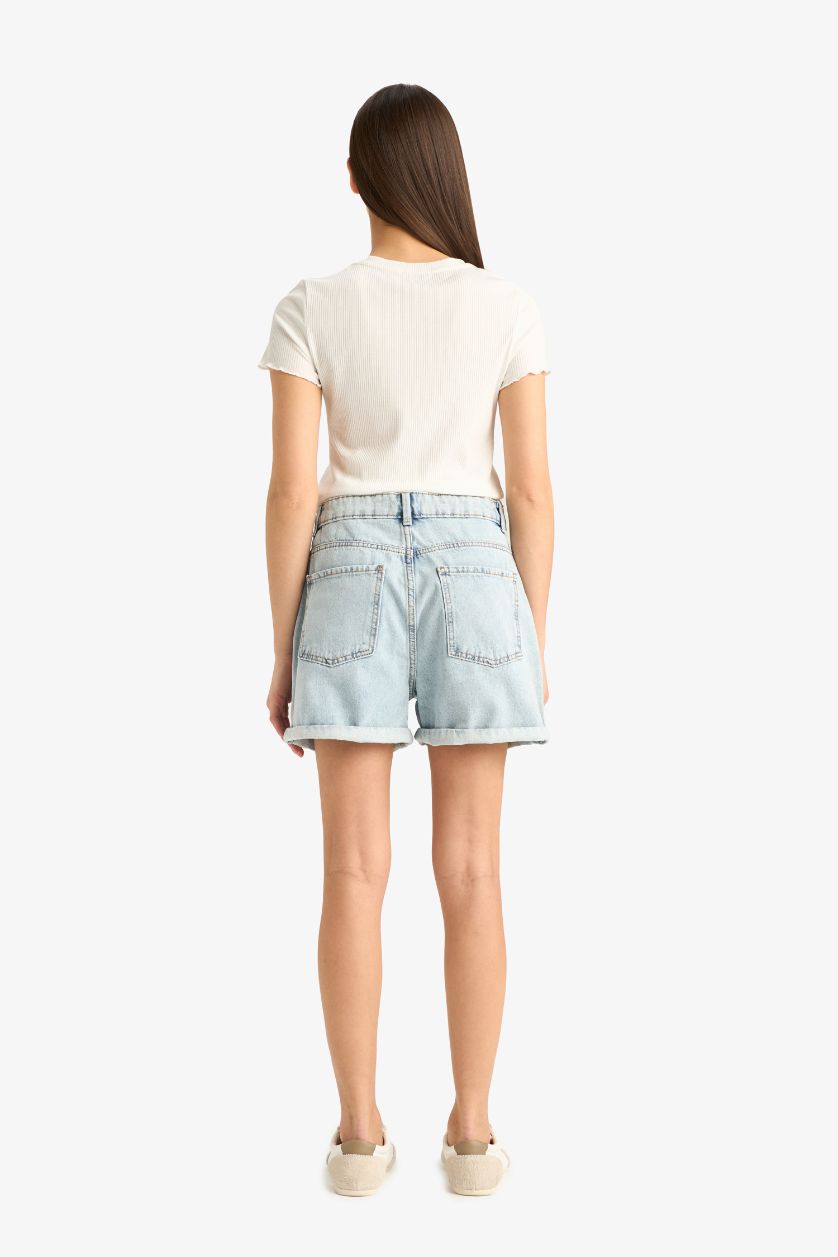 Kadın Açık Mavi Mom Fit Yüksek Bel Jean Şort