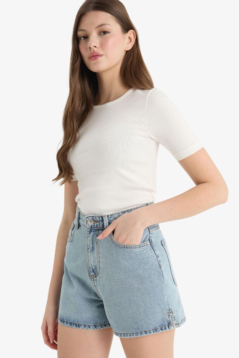 Kadın Açık Mavi Mom Fit Yüksek Bel Crop Fit Jean Şort