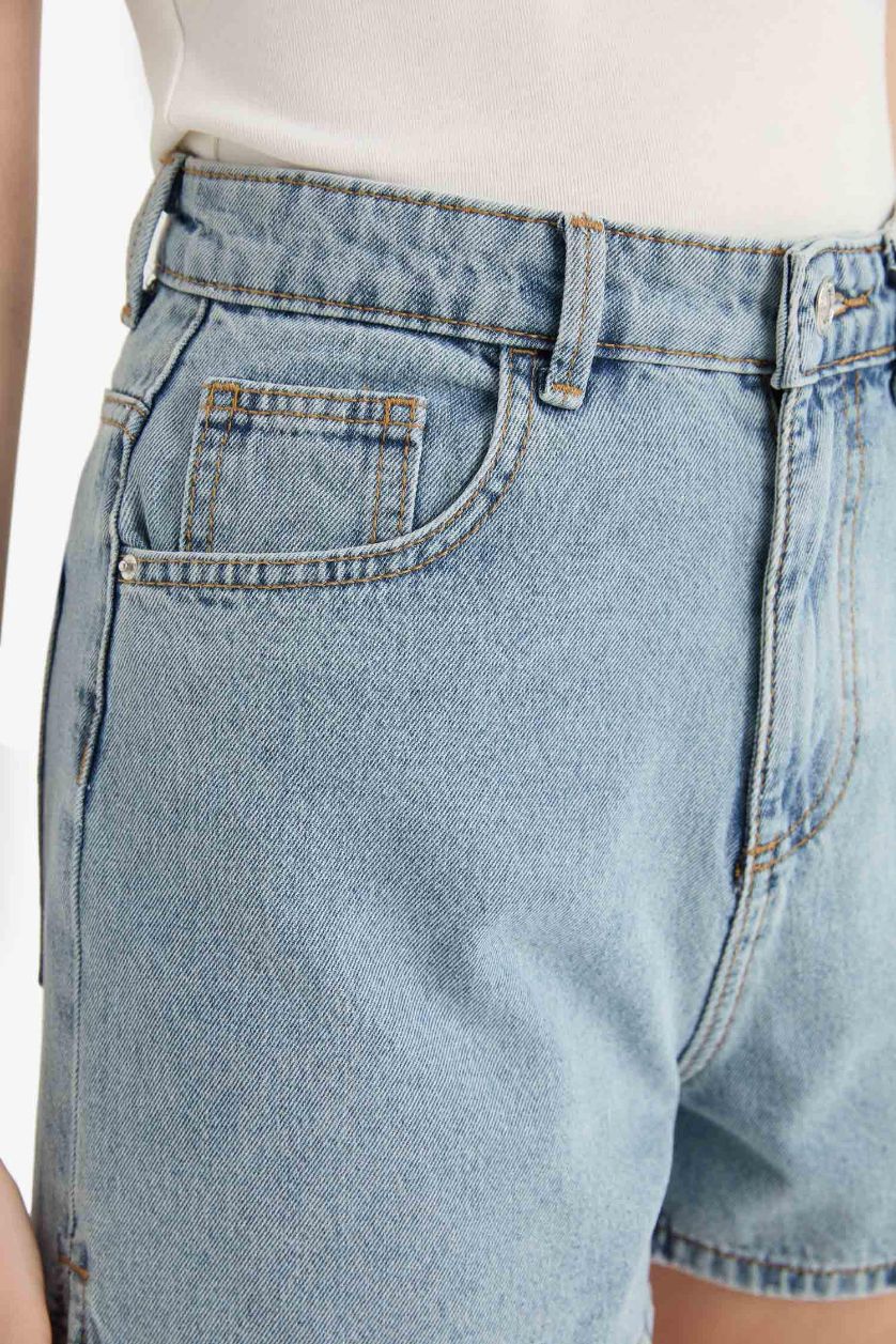 Kadın Açık Mavi Mom Fit Yüksek Bel Crop Fit Jean Şort