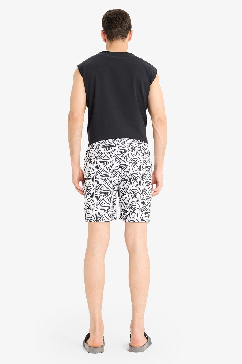 Erkek Beyaz Regular Fıt Desenli File Astarlı Kısa Boy Deniz Şortu