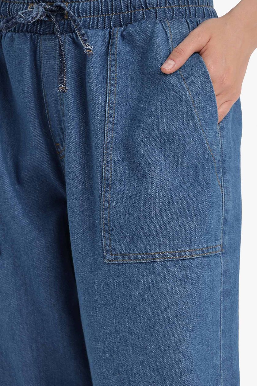 نساء نيلي فاتح بنطرون جينز كروب فيت قصير كاروت فيت وخصر عالي