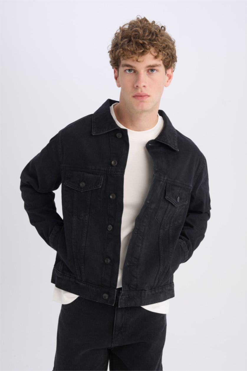 Ерлер қара Куртка