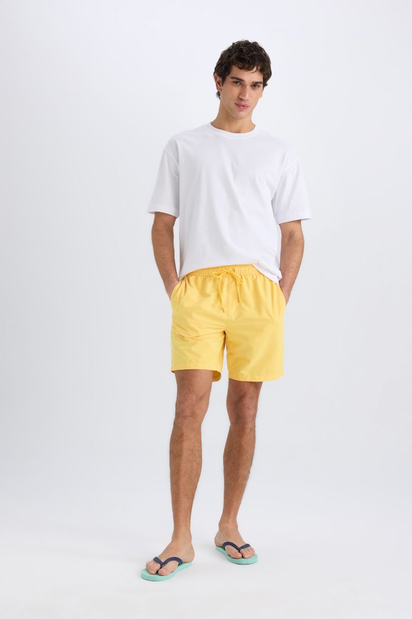 Erkek Sarı Regular Fit Kısa Boy Yumuşak Tuşeli Deniz Şortu