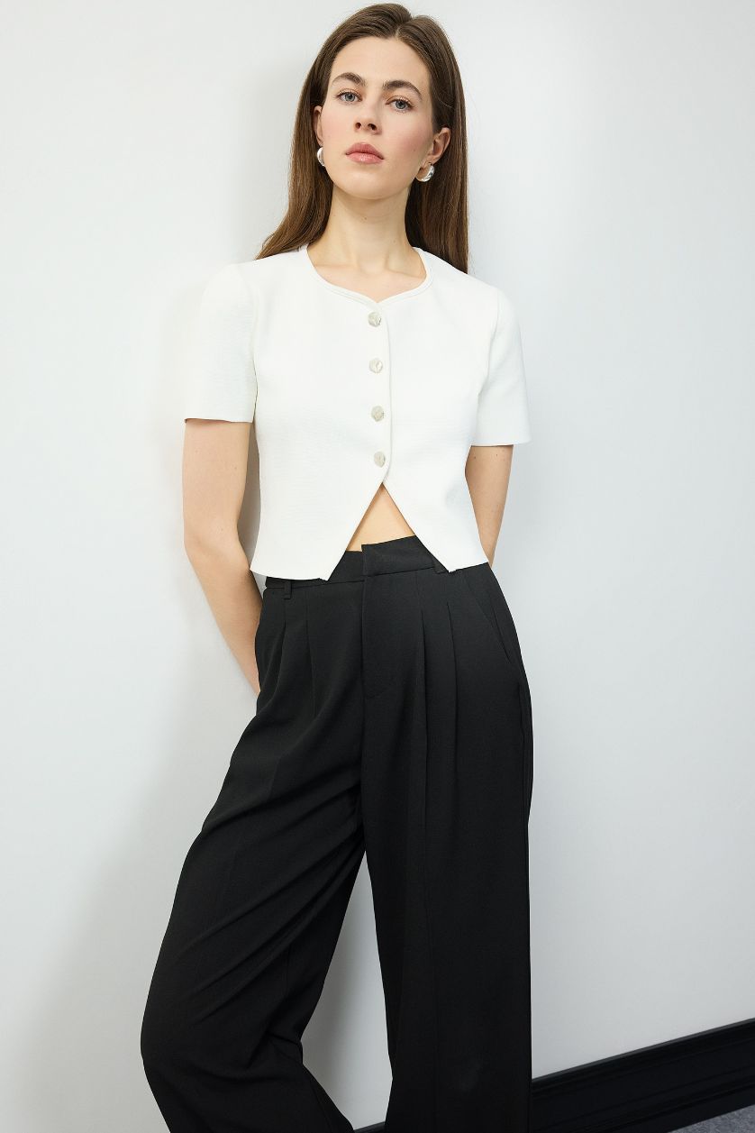 حريمي أبيض كارديجان قصة عادية برقبة مستديرة