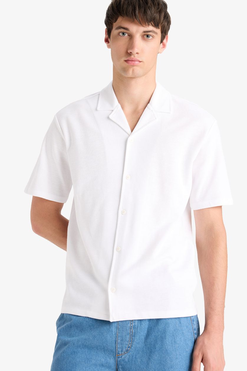 Man White Regular Fit Apache Neck Short Sleeve Shirt