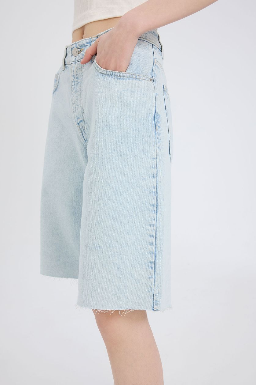 Woman Light Blue Normal Waist Denim Bermuda Shorts