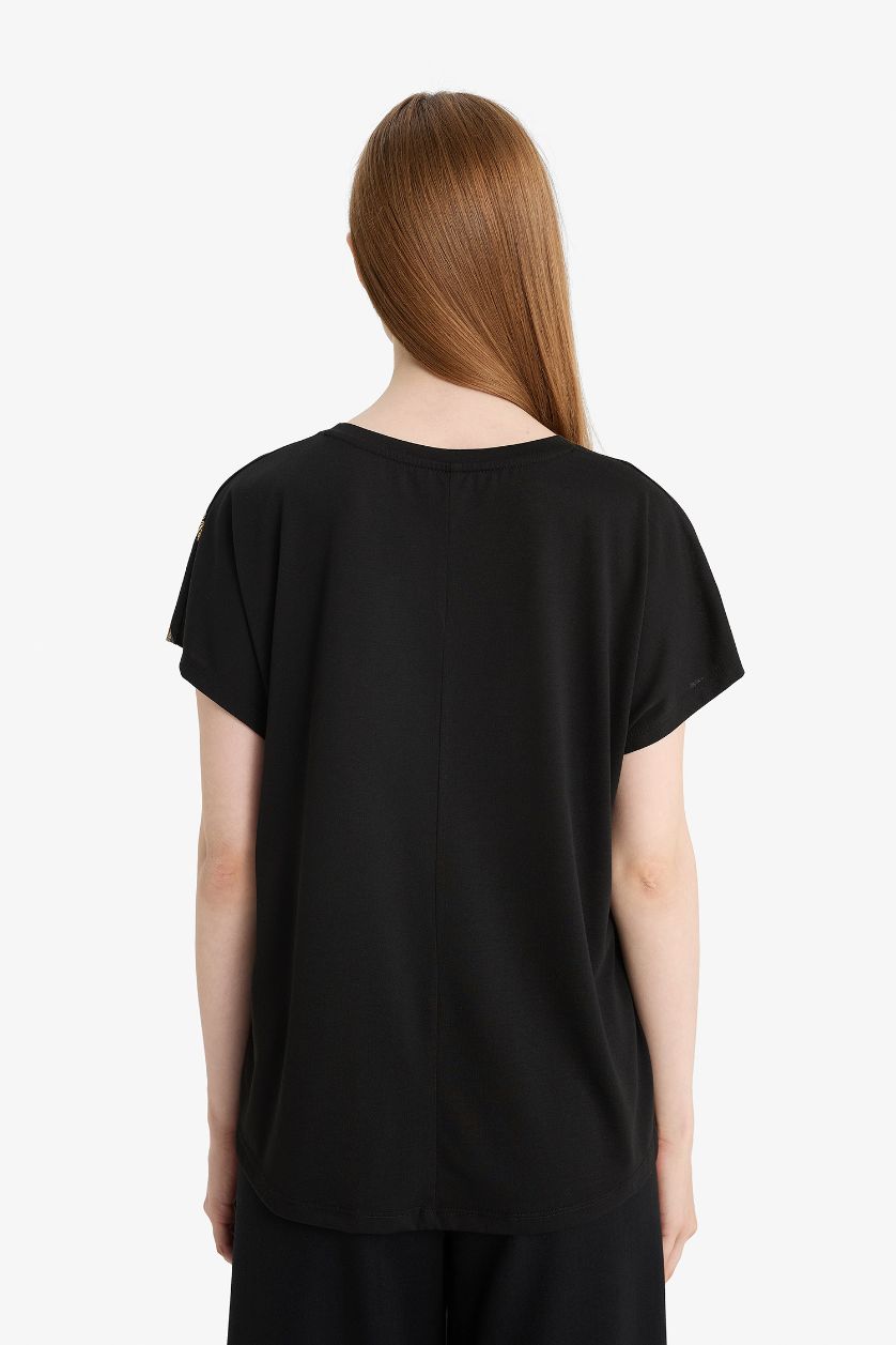 نساء أسود تيشيرت نص كم مطبوع قصة عادية برقبة مستديرة